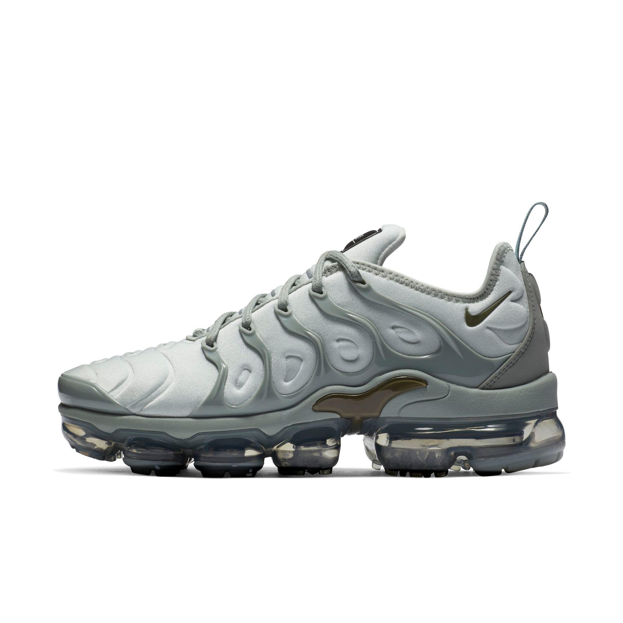 green vapormax plus women's