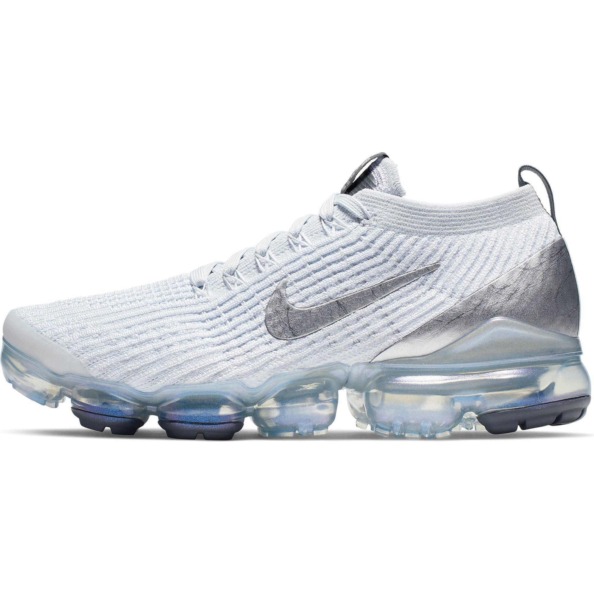 all white vapormax flyknit