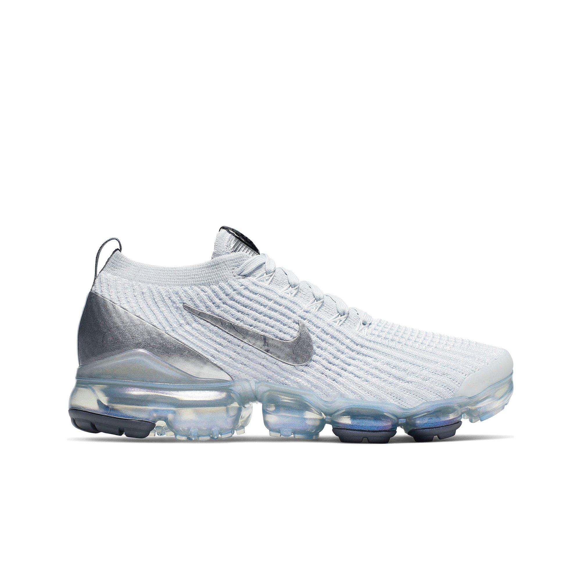 white vapormax women