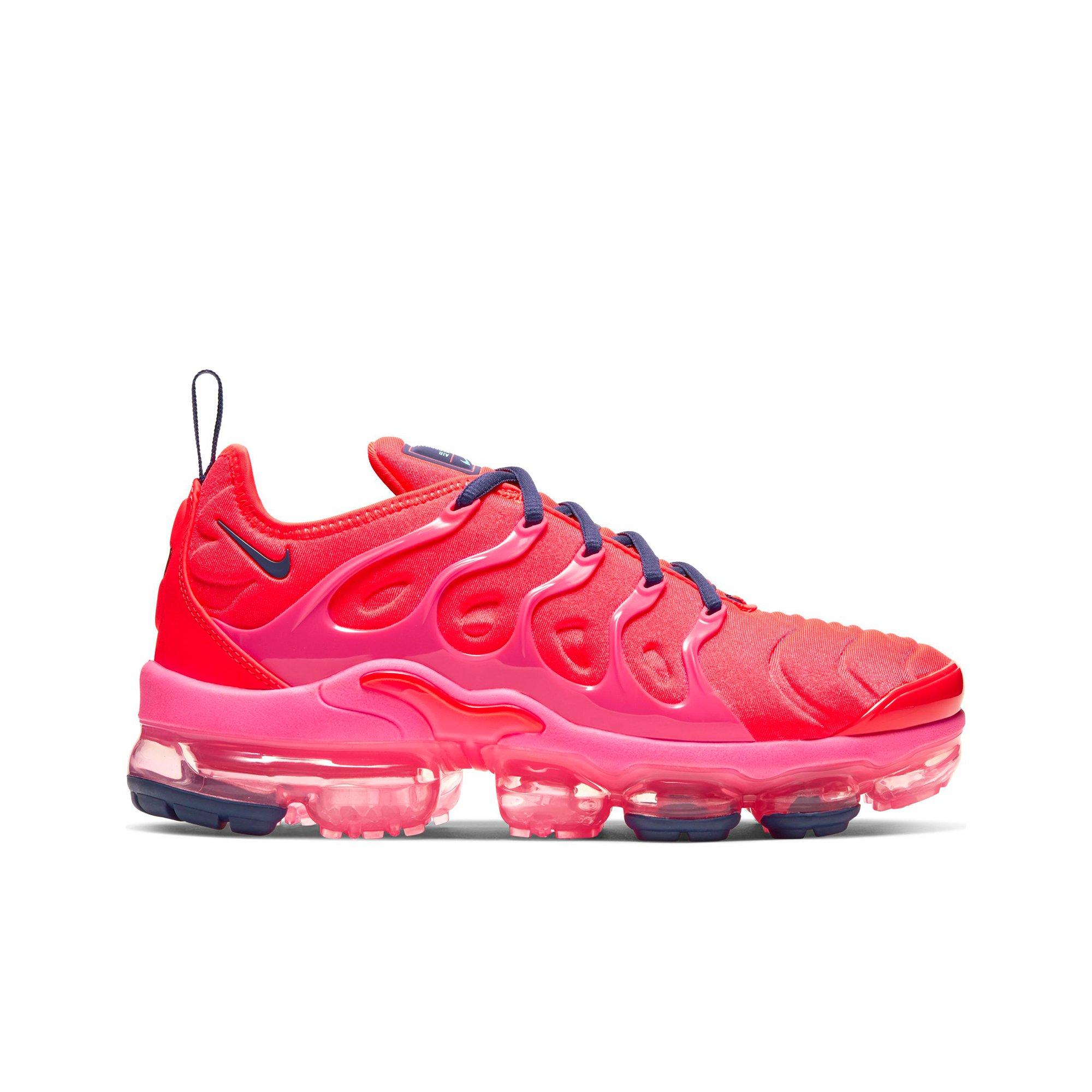 pink vapormax plus women's