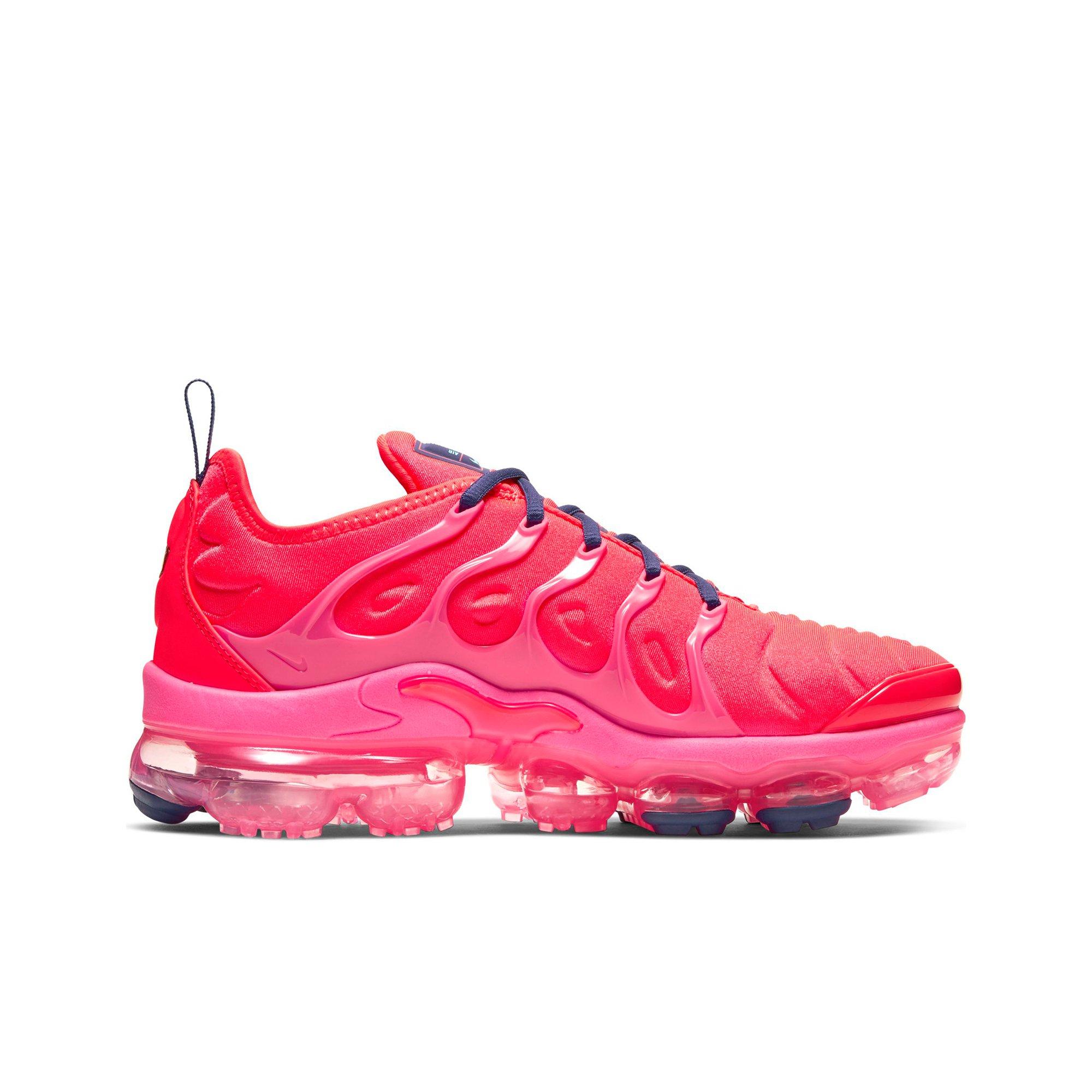 red nike vapormax plus women's