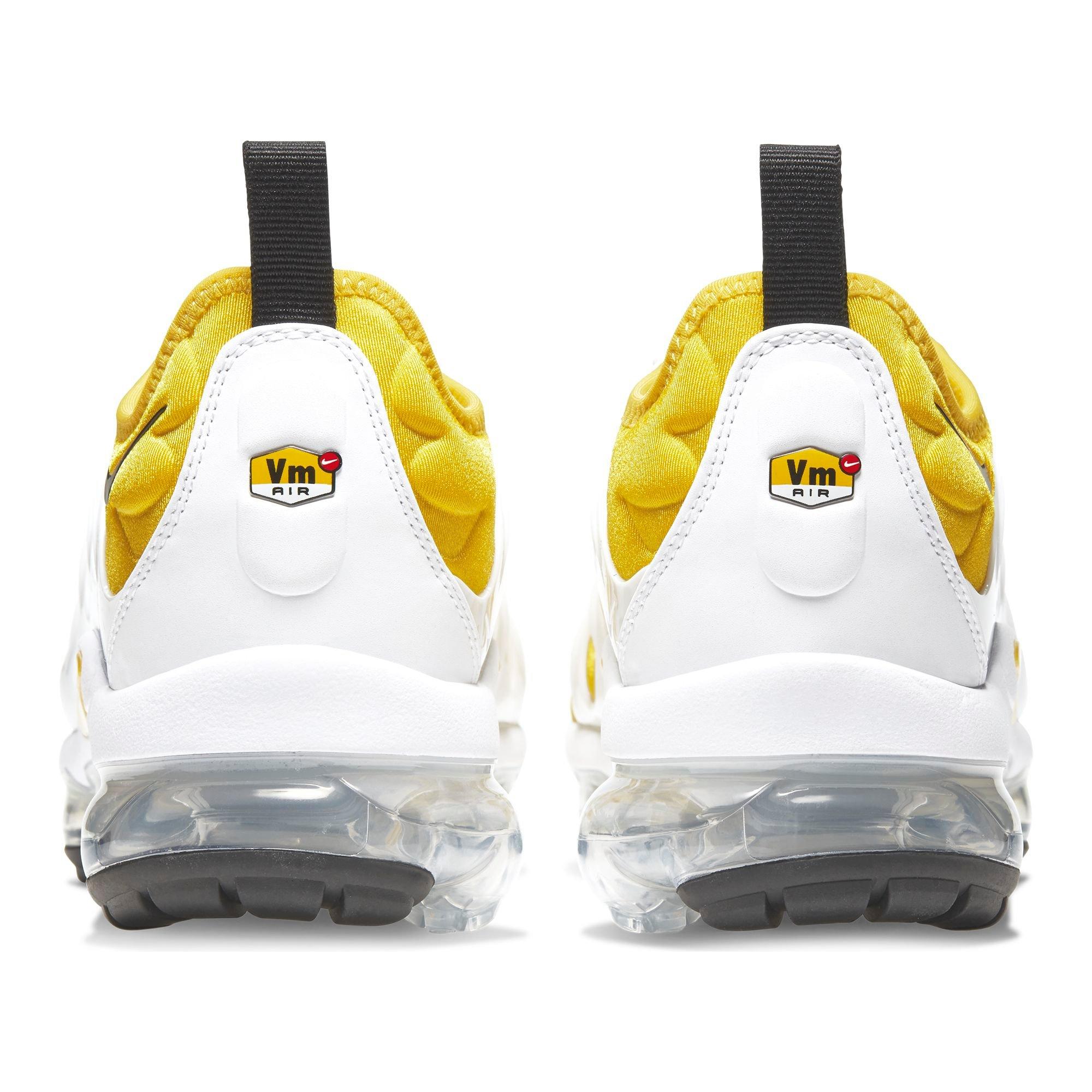 yellow and black nike vapormax