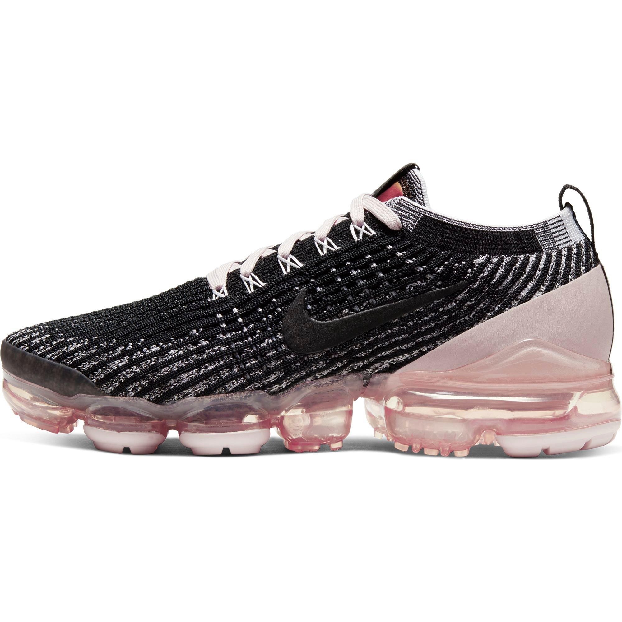 nike running vapormax flyknit trainers in black and pink