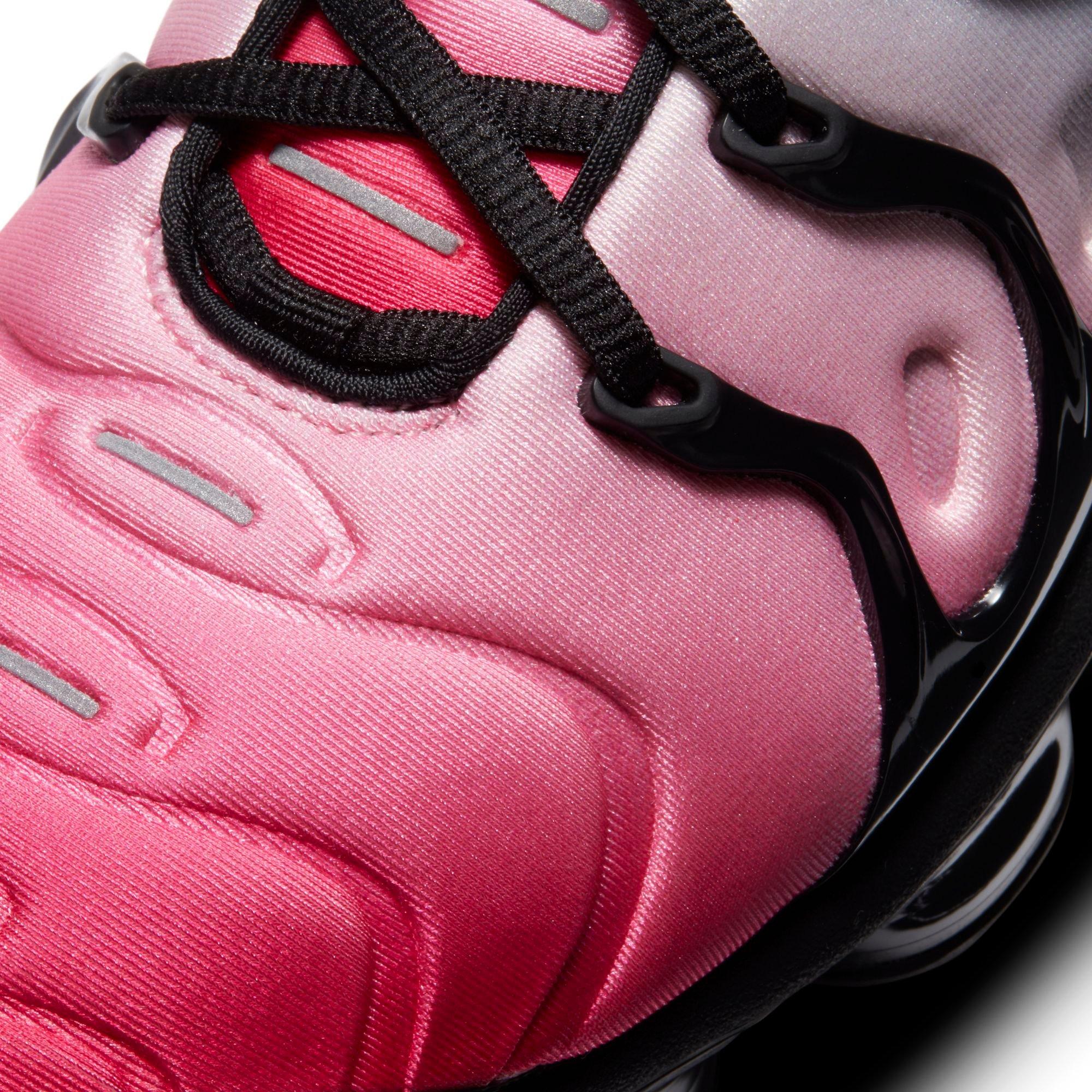 vapormax plus hyper pink