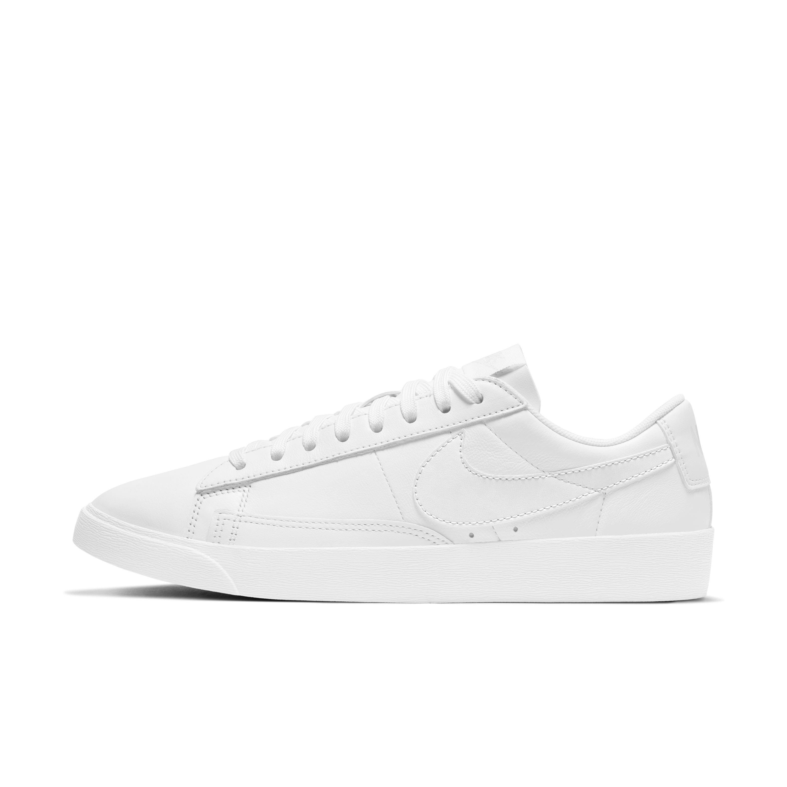 nike blazer low le white