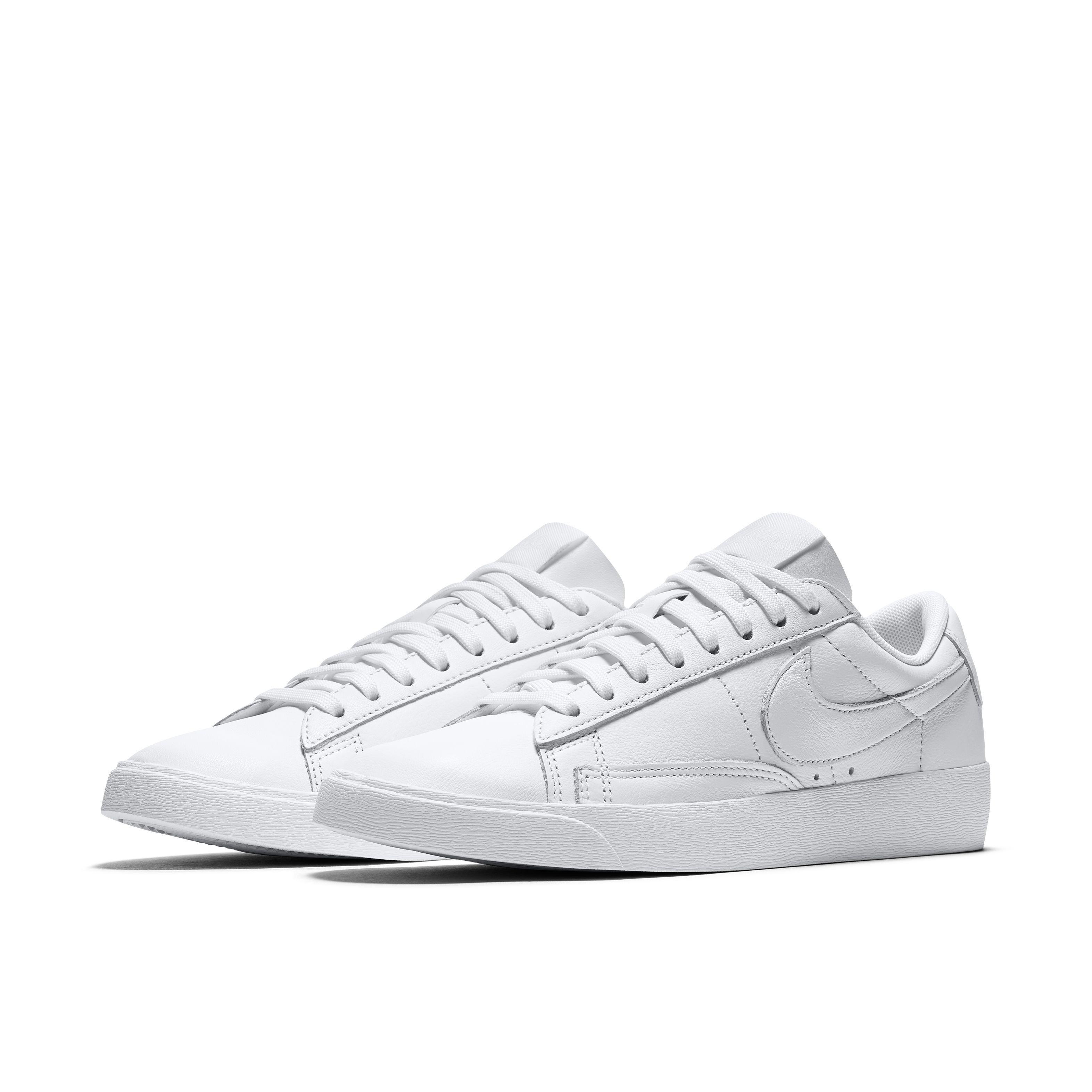 nike w blazer low le white