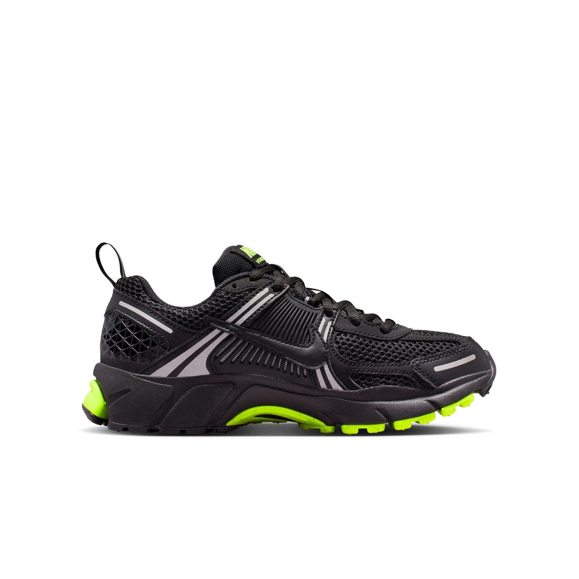 Color: BLACK/VOLT