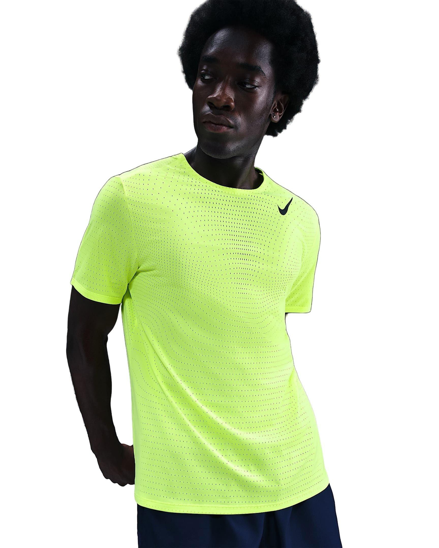 Color: YELLOW